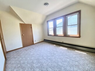 3914 S 1st St Unit 3914 Upper, Milwaukee, WI 53207