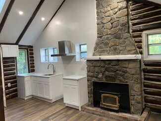 13 Alturas Rd, Highland Lakes, NJ 07422