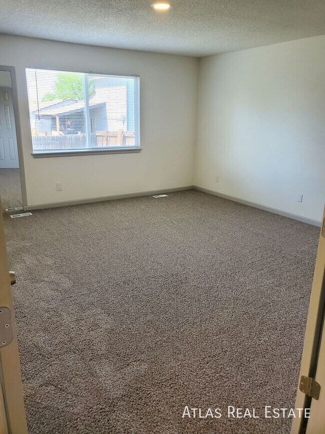 1679 Ensenada Way, Aurora, CO 80011 - photo 4