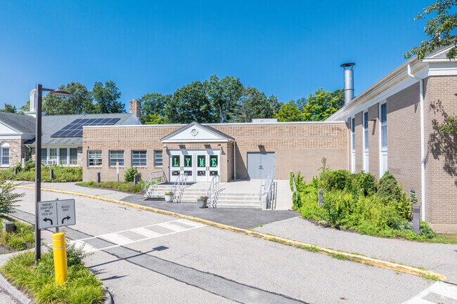 Lyme Consolidated School has a niche score of B.