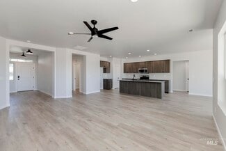 829 E Perjue Basin Dr, Nampa, ID 83686