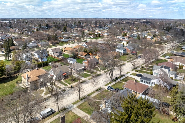 Wolffs Town is a suburban environment just blocks away from popular Racine attractions.