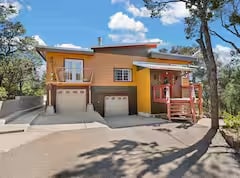 2 Los Amigos Ct, Cedar Crest, NM 87008