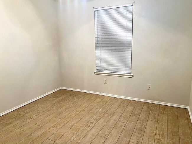 2324 Aldergate Dr, Arlington, TX 76012 - photo 7