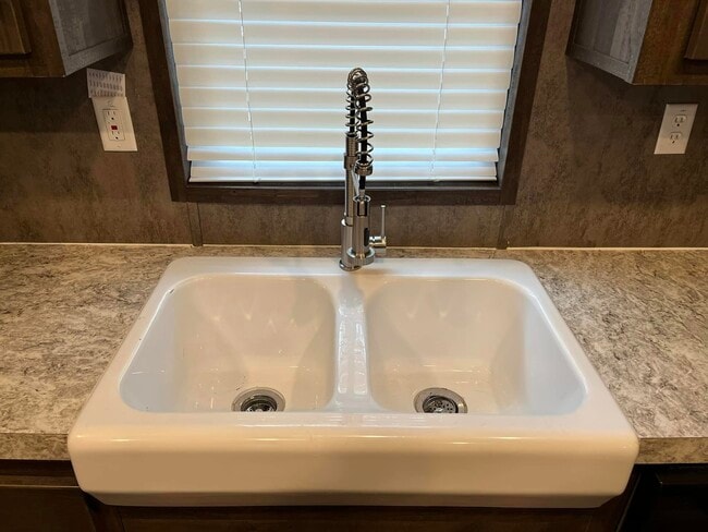 117 Betty St, Conroe, TX 77301 - photo 5