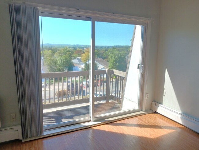 1701 Smith St unit 1701 Smith Unit 302, North Providence, RI 02911 - photo 2