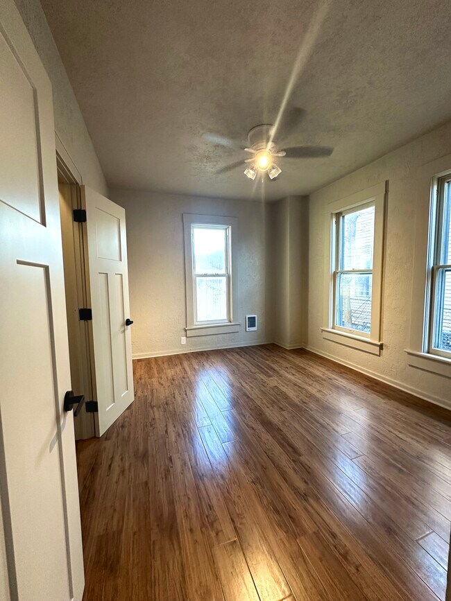 1005 Broadway Ave unit 2, Mattoon, IL 61938 - photo 6