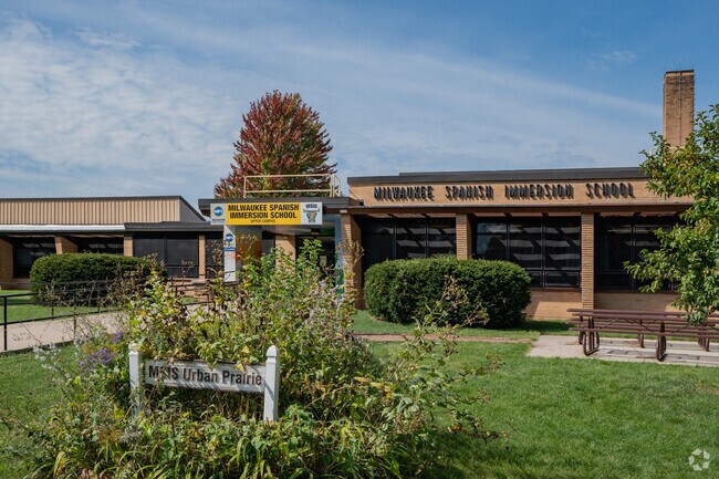 MKE Spanish Immersion School offers Eng-speaking students an opportunity to learn fluent Spanish