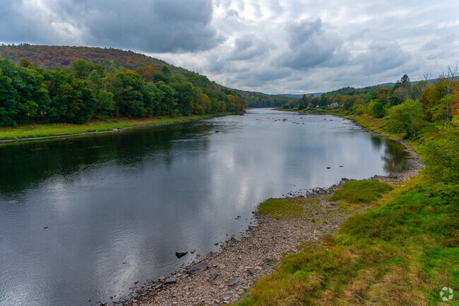 Residents enjoy boating and hiking near Shohola’s lakeside trails.