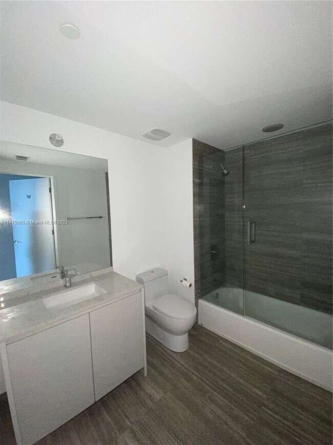 1010 Brickell Ave unit 1409, Miami, FL 33131 - photo 6