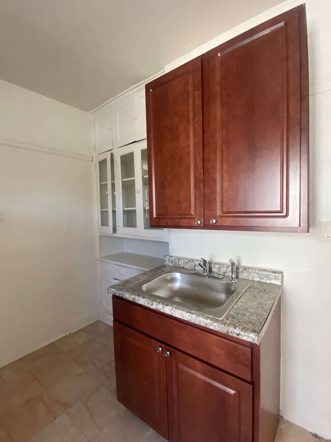 6332 N Magnolia Ave unit 3W, Chicago, IL 60660 - photo 3