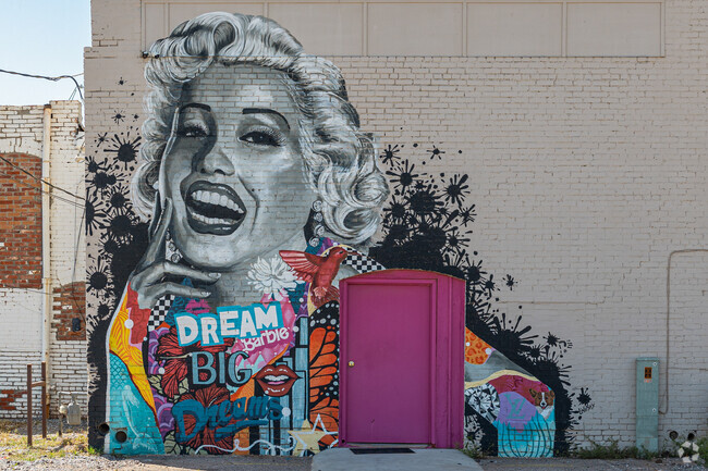The “Dream Big” Marilyn Monroe mural is a huge attraction in Altus.