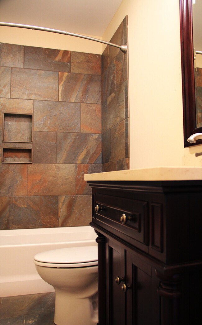 51 N Champlain St unit 2, Burlington, VT 05401 - photo 2