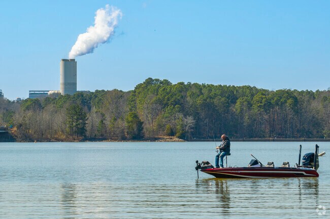 Lake Norman of Catawba residents can enjoy water sports, fishing or even commuting by boat in Lake Norman of Catawba.