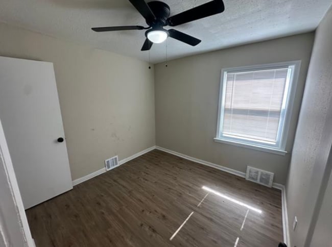 18437 Trinity St, Detroit, MI 48219 - photo 7