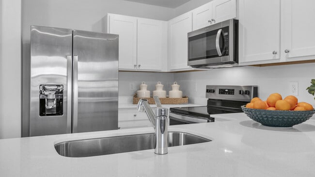 606 Wilder Bloom Path, Aberdeen, NC 28315 - photo 5