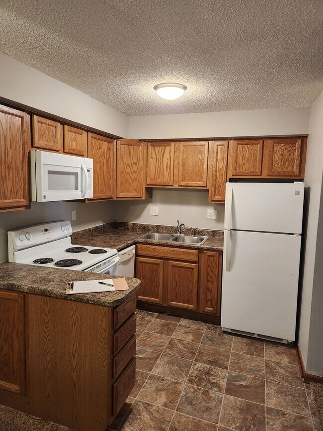 Pleasant Court, Des Moines, IA 50314 - photo 4
