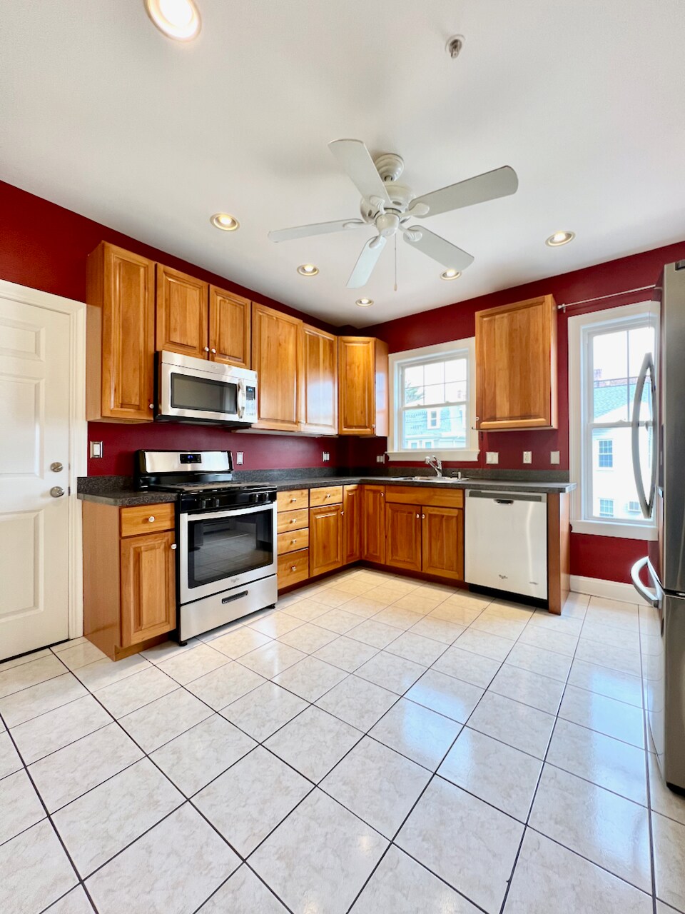 102 Salem St unit 2R, Malden, MA 02148 - photo 1