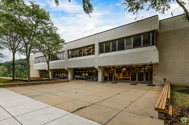 Northgate Middle/High School  opens it's doors to the kids of Bellevue.