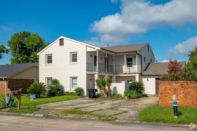 West Lake Forest homes offer off-street parking with large driveways.