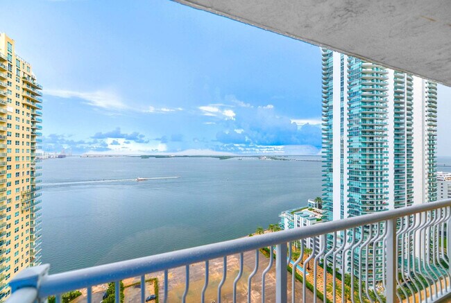1 SE 12th St unit ID1022219P, Miami, FL 33131 - photo 3