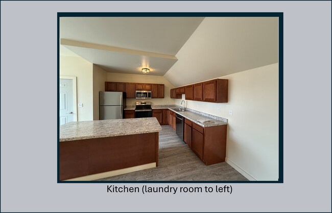 201 5th St unit B, Calumet, MI 49913 - photo 2