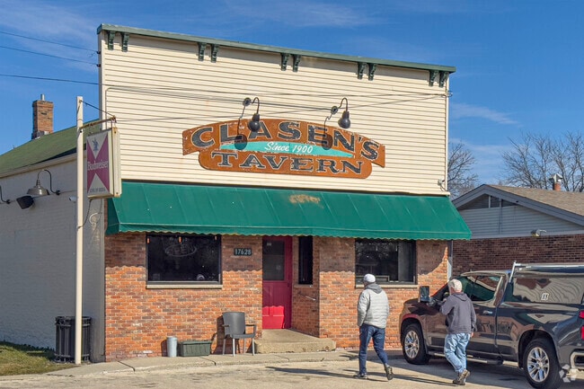 Clasens Tavern is one of the restaurant options available to residents in Union.