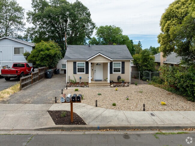 Overall, the Medford Laurelhurst neighborhood offers a blend of architectural beauty.