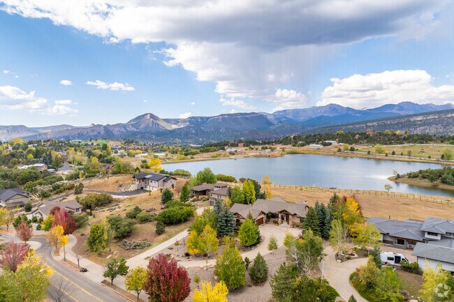 Homes in Skyridge of views of the San Juan Mountains and the reservoir.