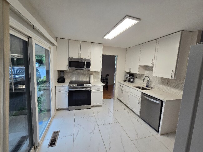 19517 Tiber Ct, Montgomery Village, MD 20886 - photo 7