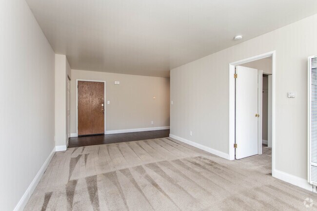 1BR, 1BA - 515-620 SF