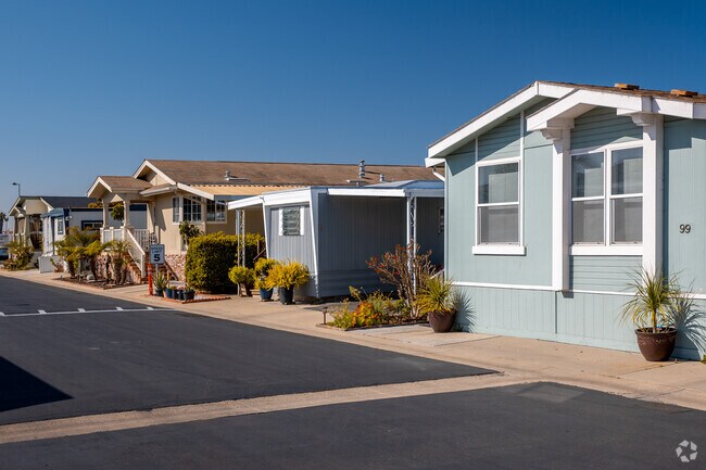 A handfull of well manicured mobile home parks are also in Harborside.
