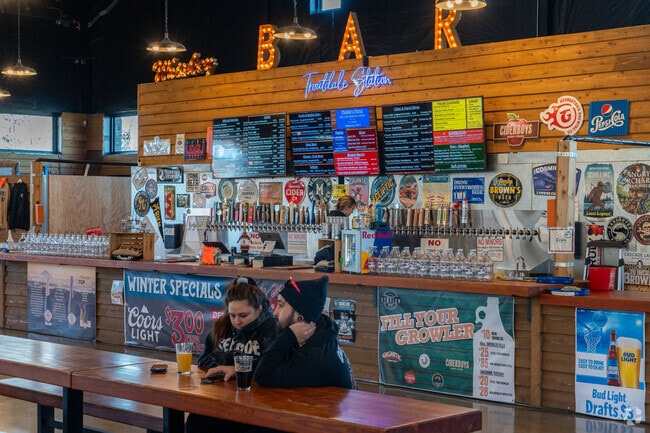 Troutdale food truck pods serve the Sunrise community with many dining options.