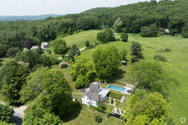 Most homes in the neighborhood of North East have large acreage to enjoy.