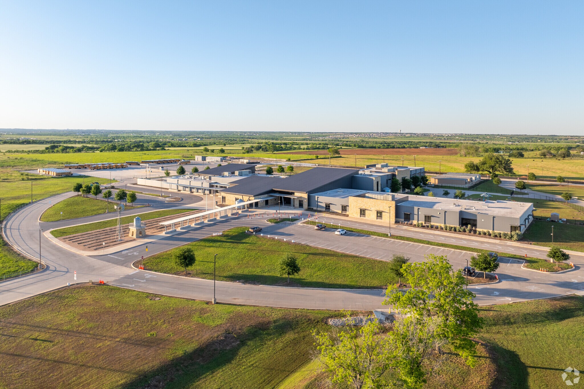 Tradition Elementary School offers students in the area and updated and spacious campus.
