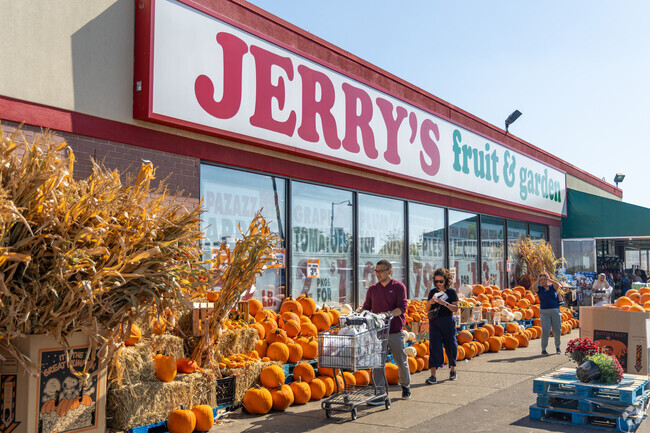 Jerry's Fruit & Garden has been a local favorite since 1972.