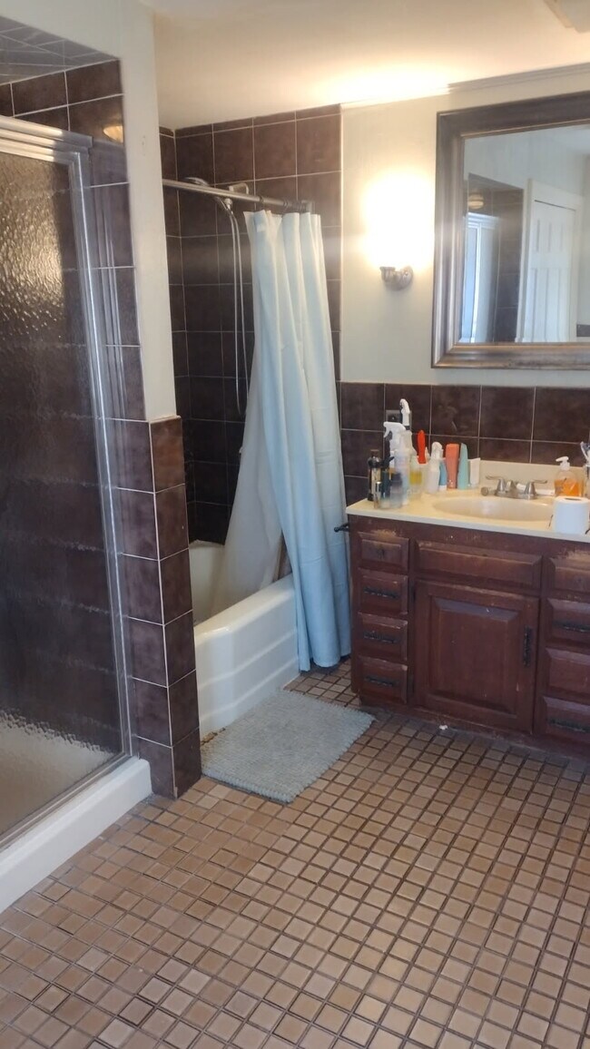 125 Maplewood Ave unit 2, Gloucester, MA 01930 - photo 3