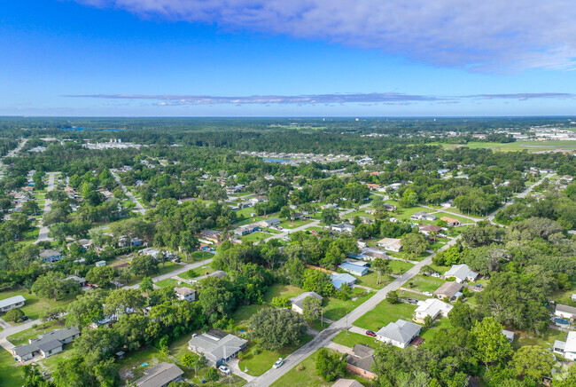 DeLand's convenient location gives you opportunities to explore the bustling city.