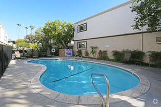 9642 Walker St, Cypress, CA 90630