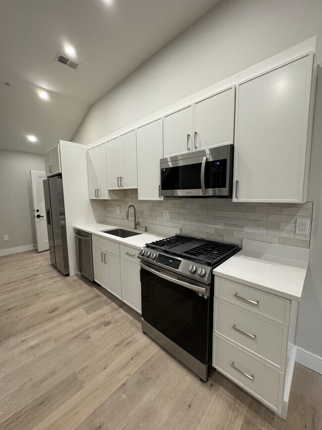 24 Everett St unit 303, Boston, MA 02128 - photo 2