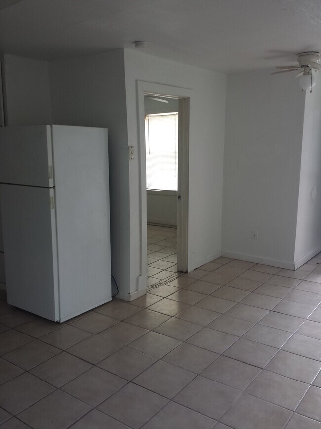 629 W Nettie Ave unit A, Kingsville, TX 78363 - photo 7