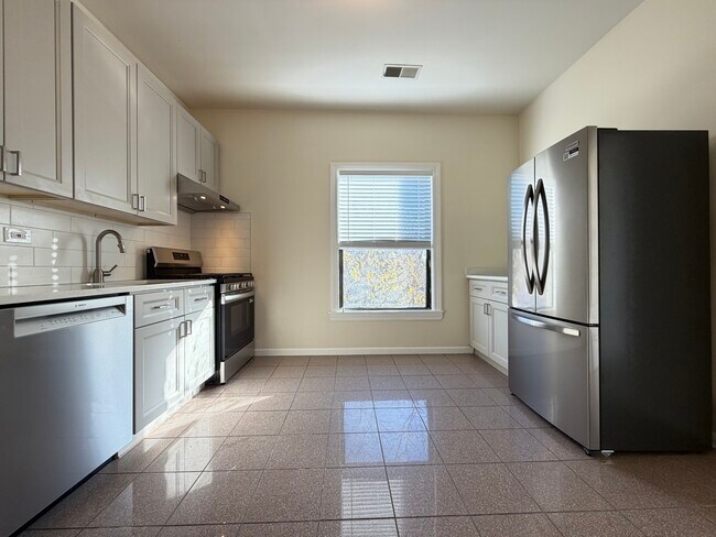 952 W Windsor Ave, Chicago, IL 60640 - photo 4