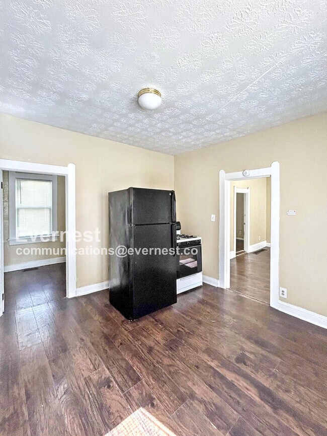 1100 E 74th St unit 1, Cleveland, OH 44103 - photo 2