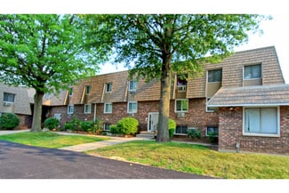4010-4012 Renn Hart Hills Rd, Loves Park, IL 61111