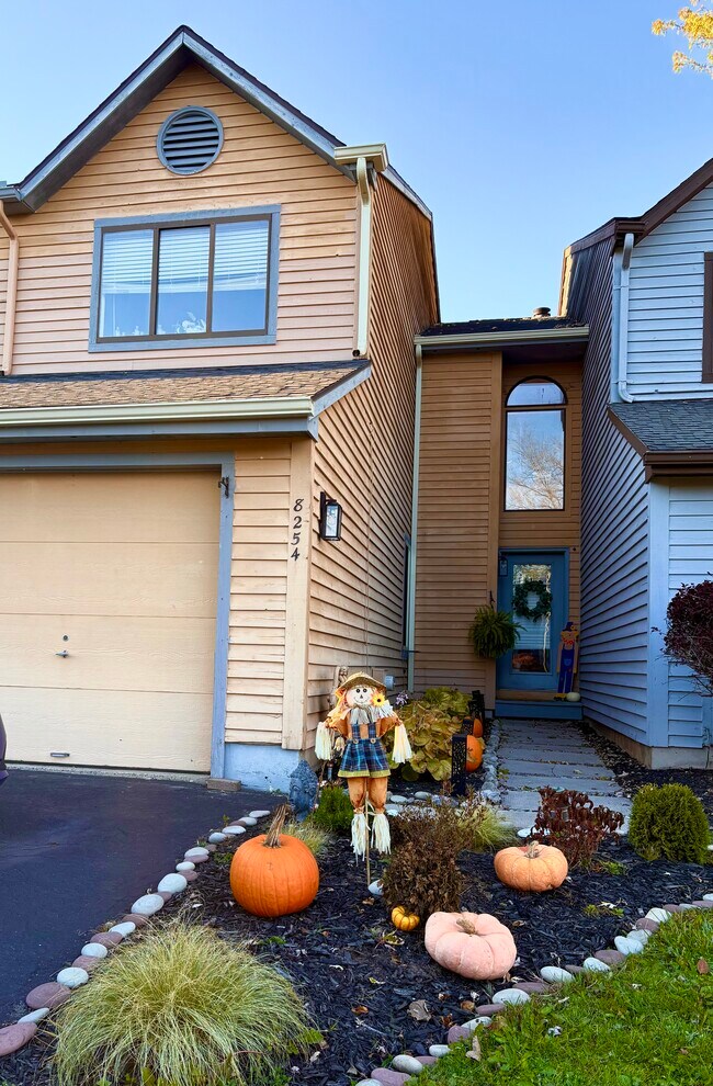 8254 Beehive Cir, Liverpool, NY 13090