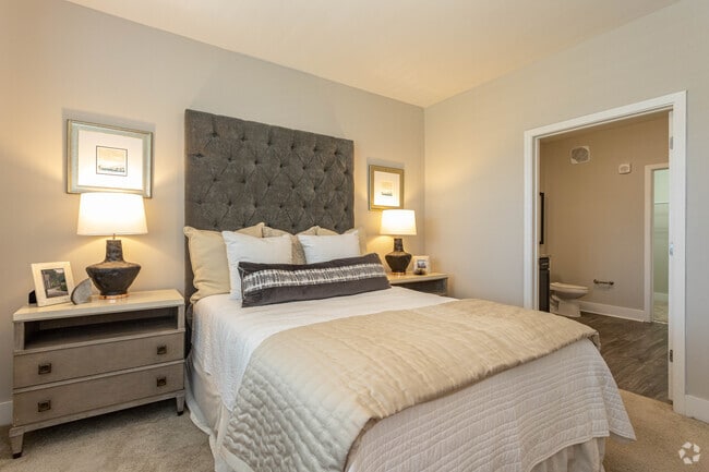 Flats on 4th, Birmingham, AL 35233 - photo 4