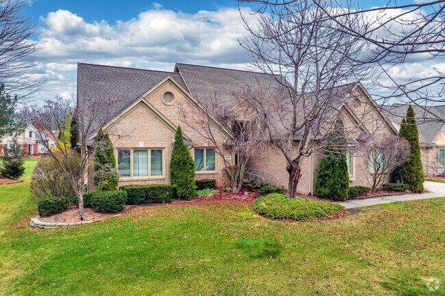 There are many new neighborhoods in Sterling Heights featuring fine, upscale homes.