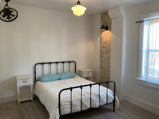 421 E Main St unit B, Stoughton, WI 53589 - photo 6