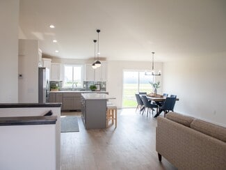 405 Wren Dr, Grand Forks, ND 58201