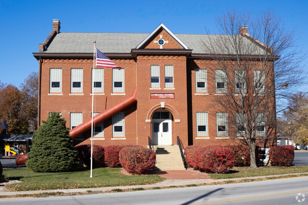 St. Michael School provides education in the neighborhood of 
Macoupin County.